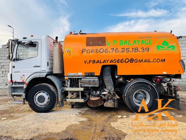 سيارة كنس مرسيدس