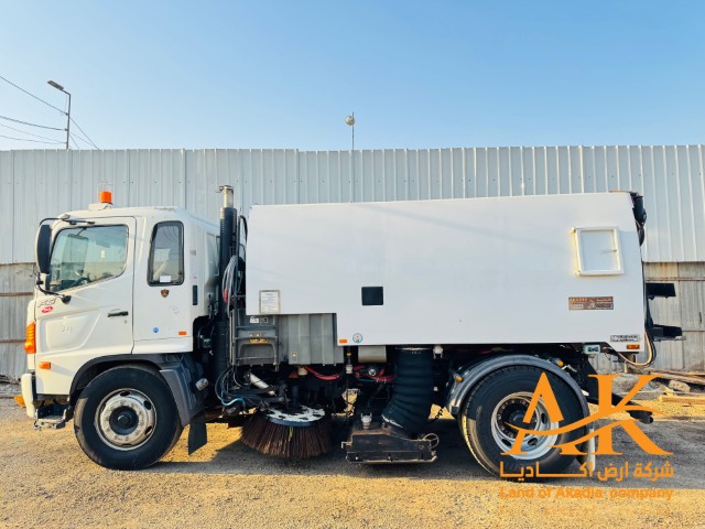 سيارة كنس هينو